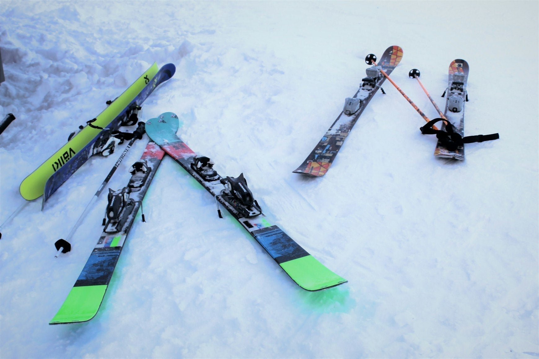 pairs of skis in snow